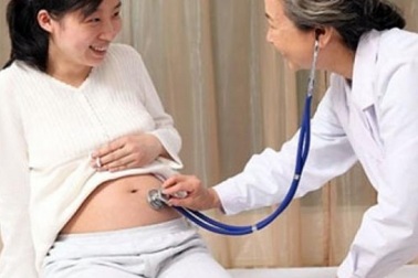 Đàn bà sinh nở mồ côi một mình...