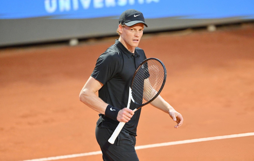 Sinner thăng hoa rực rỡ, tiến vào bán kết Italian Open - 1 Sinner thăng hoa rực rỡ, tiến vào bán kết Italian Open - 1
