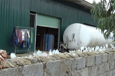 Kho "bom khí" giữa khu dân cư: Chủ doanh nghiệp “tay không bắt giặc"!