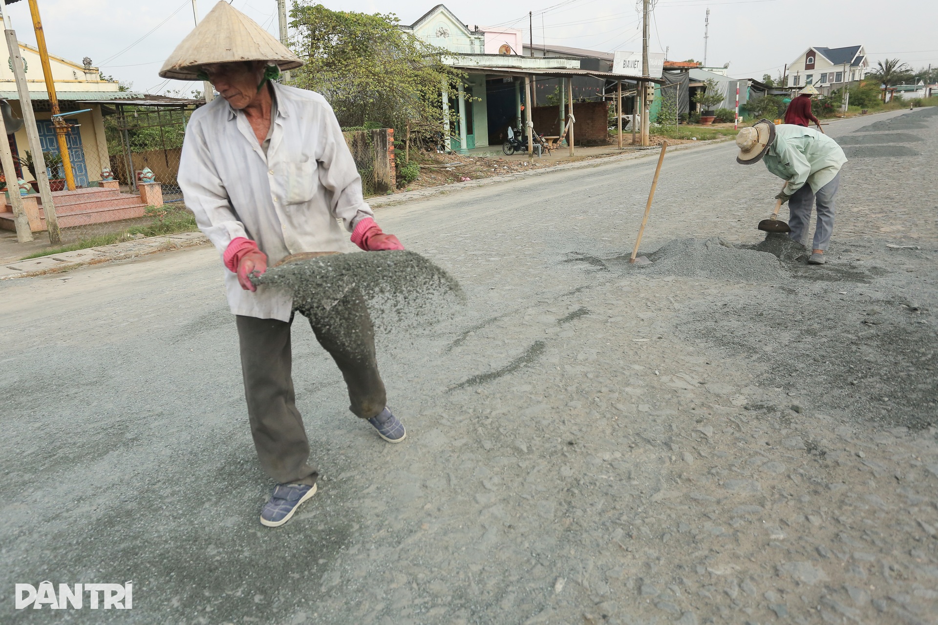 Đường 1.500 tỷ ở Tây Ninh nhộn nhịp thi công sau nhiều tháng “đắp chiếu” - 6 Đường 1.500 tỷ ở Tây Ninh nhộn nhịp thi công sau nhiều tháng “đắp chiếu” - 6