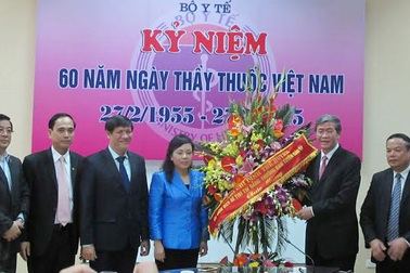 Ông Đinh Thế Huynh chúc mừng Bộ Y tế nhân Ngày Thầy thuốc Việt Nam