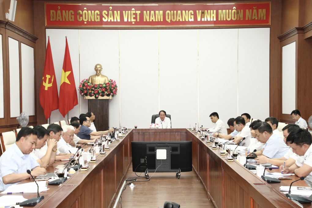 Bí thư Hải Phòng yêu cầu bổ sung kịp thời cán bộ cơ sở - 1 Bí thư Hải Phòng yêu cầu bổ sung kịp thời cán bộ cơ sở - 1