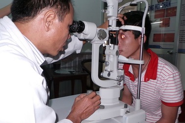 Thêm 2 bệnh nhân trẻ được ghép giác mạc từ người hiến ngưng tim