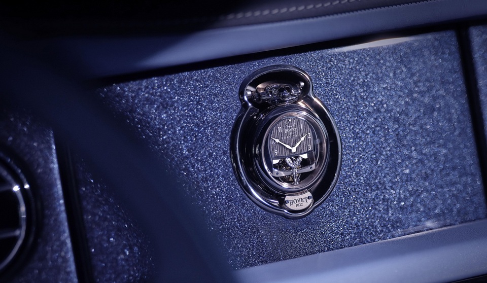 Cận cảnh siêu phẩm mới giá 28 triệu USD của Rolls-Royce - 24 Cận cảnh siêu phẩm mới giá 28 triệu USD của Rolls-Royce - 24
