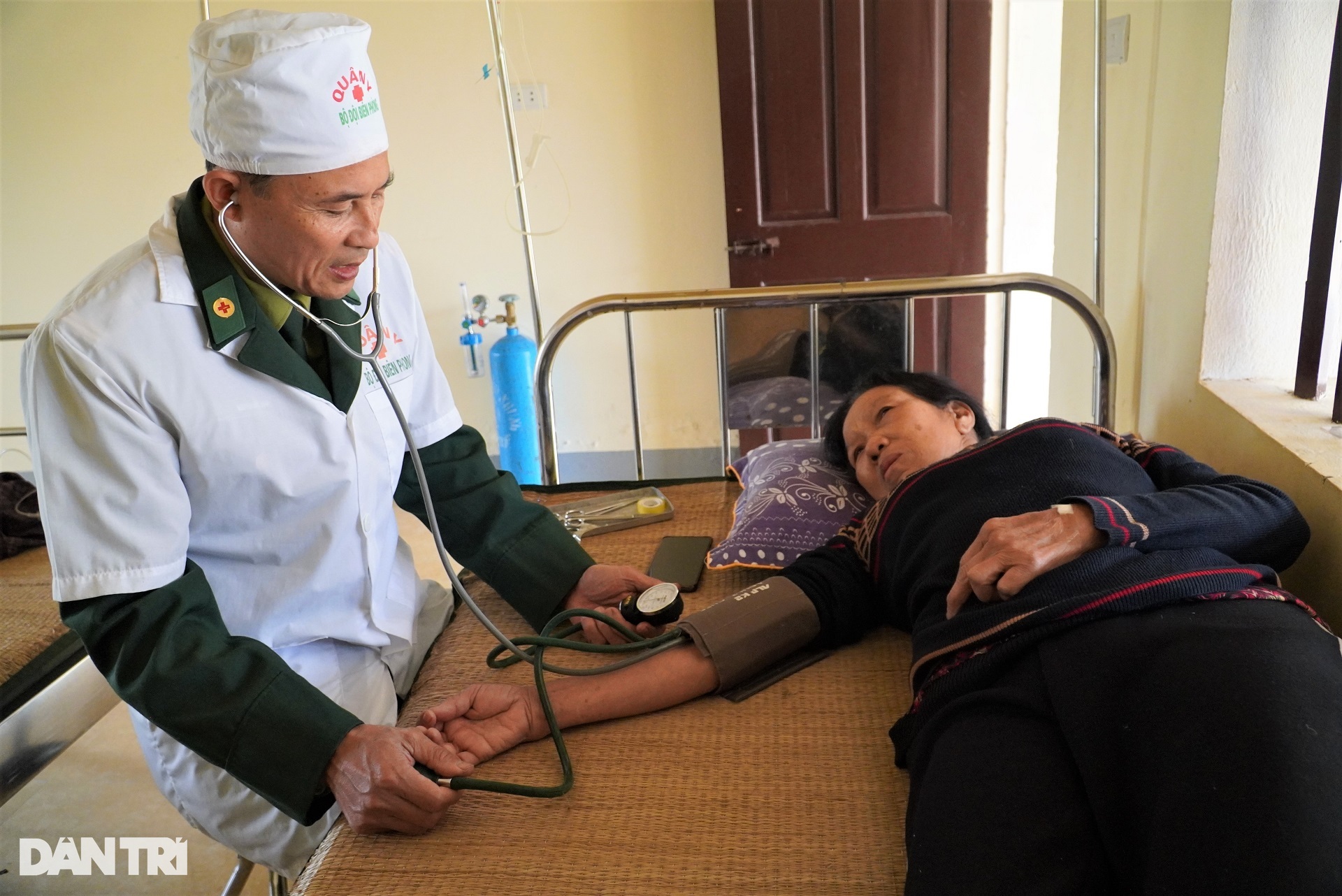 Đưa tộc người tưởng như tuyệt chủng từ hang đá bước ra ánh sáng - 5 Đưa tộc người tưởng như tuyệt chủng từ hang đá bước ra ánh sáng - 5