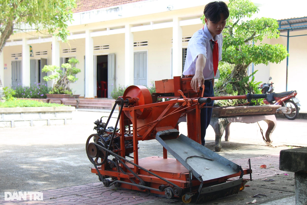 Máy phơi, thu gom nông sản của 2 học sinh lớp 8 được đánh giá cao - 2 Máy phơi, thu gom nông sản của 2 học sinh lớp 8 được đánh giá cao - 2