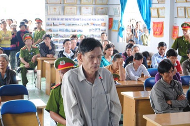 Cha giết con vì con không trả nợ