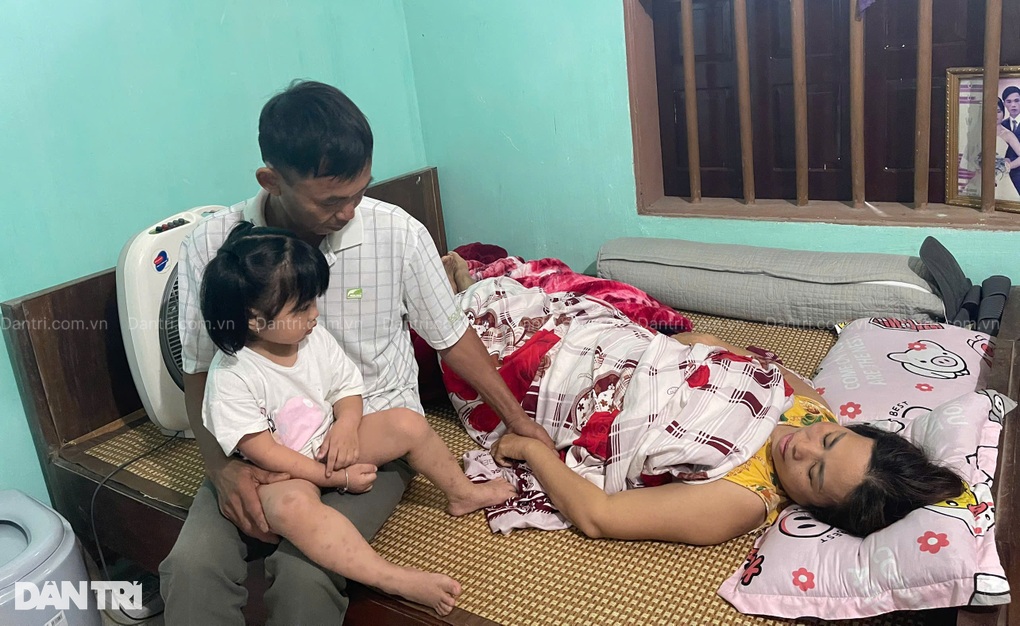 Con nguy kịch, mẹ hiến gan cứu con gấp, gia đình đối mặt với khoản nợ lớn - 4 Con nguy kịch, mẹ hiến gan cứu con gấp, gia đình đối mặt với khoản nợ lớn - 4
