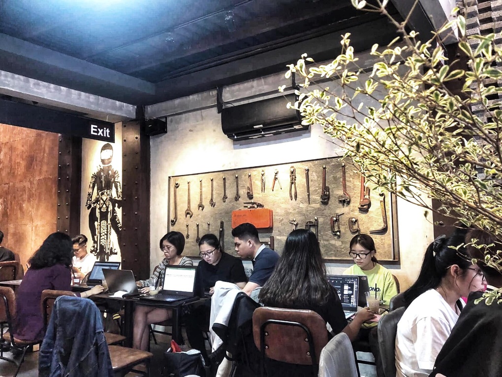 Lao động trẻ: Dậy lúc 12h trưa, làm việc từ 22h đêm đến sáng - 2 Lao động trẻ: Dậy lúc 12h trưa, làm việc từ 22h đêm đến sáng - 2