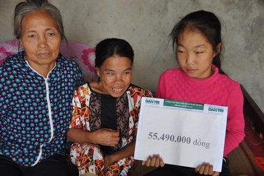 Hơn 55 triệu đồng đến với cô bé lớp 7 không có bố, chăm mẹ tâm thần