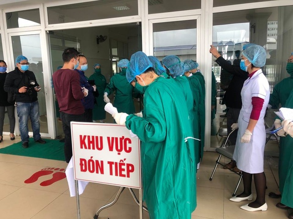 Sức khỏe 12 người Hải Dương đi cùng ca bệnh siêu lây nhiễm Hà Nam ra sao? - 2 Sức khỏe 12 người Hải Dương đi cùng ca bệnh siêu lây nhiễm Hà Nam ra sao? - 2