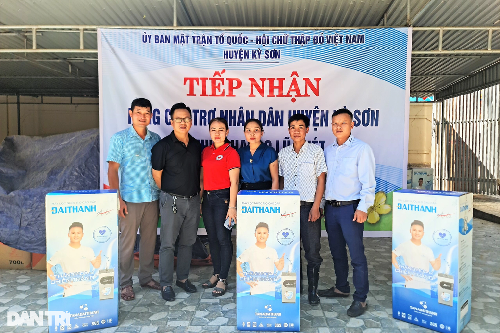 Bạn đọc Dân trí trí tiếp tục hướng về đồng bào vùng lũ quét - 6 Bạn đọc Dân trí trí tiếp tục hướng về đồng bào vùng lũ quét - 6