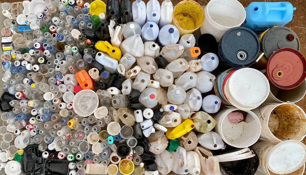 Người phụ nữ tự nhặt hơn 6 tấn rác trên bãi biển - 7