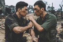 “Mưa đỏ” tiến sát mốc 700 tỷ đồng, NSX công bố ngày phim rời rạp