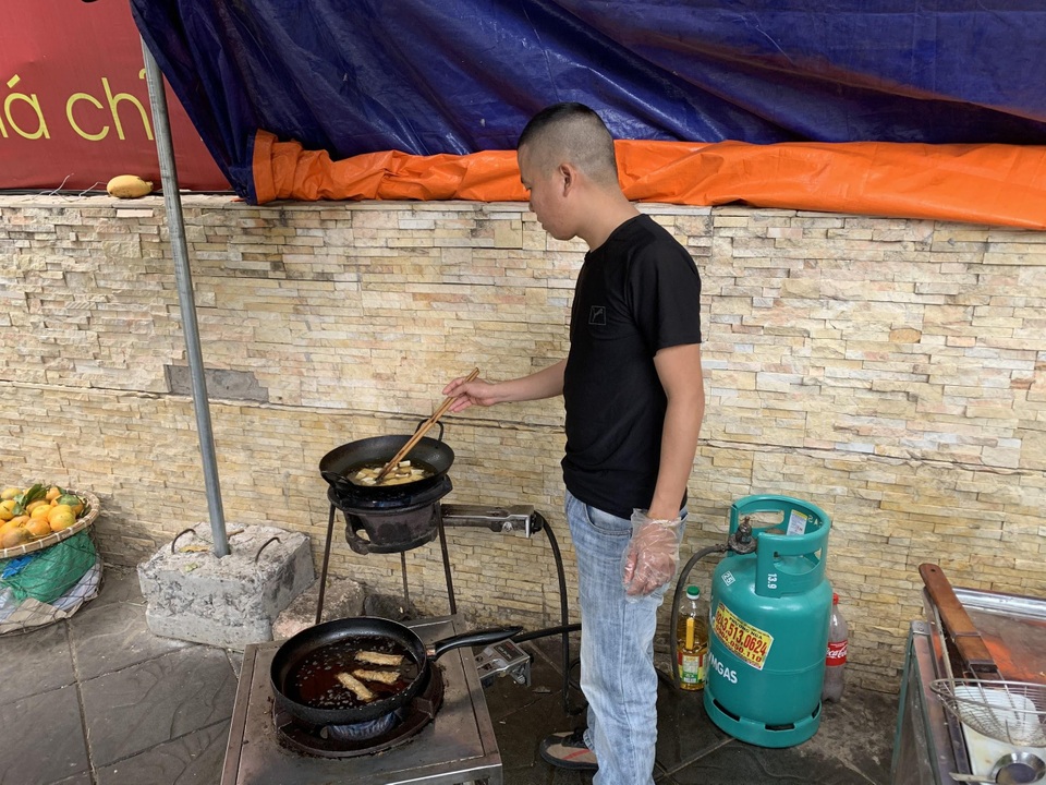 Quán bún đậu trả góp độc nhất Hà Nội, biết được lý do ai cũng cảm động - 2 Quán bún đậu trả góp độc nhất Hà Nội, biết được lý do ai cũng cảm động - 2