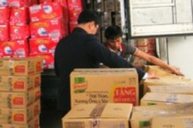 Cửa khẩu Lao Bảo quá tải vì dòng hàng “chạy” thuế ồ ạt