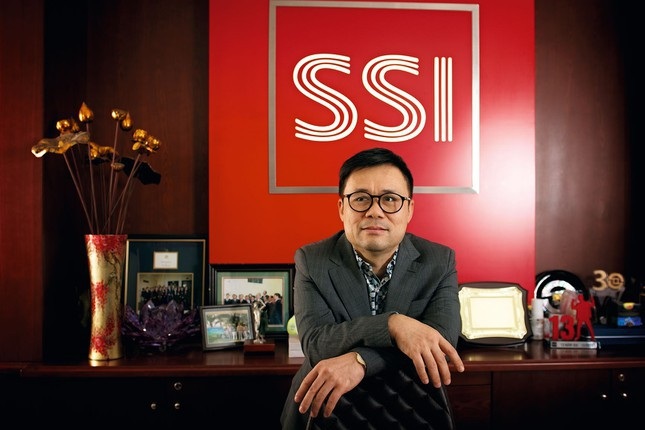 باع ابن السيد نجوين دوي هونغ جميع أسهم SSI، من اشترى؟ - 1 Con trai ông Nguyễn Duy Hưng bán hết cổ phiếu SSI, bên nào mua? - 1