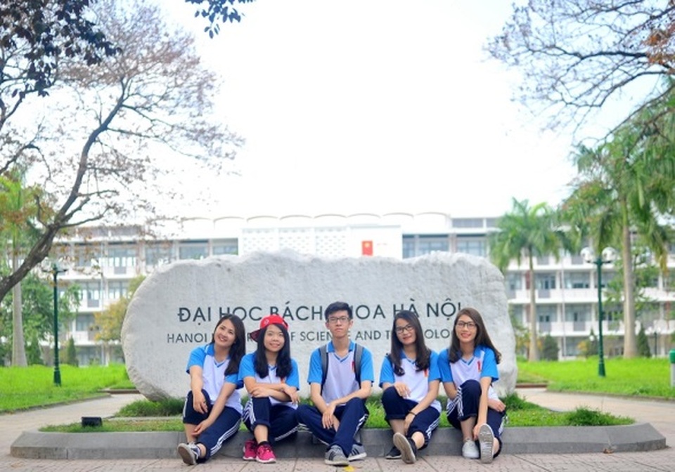Nhóm bạn thân đại học cùng nhau sang Pháp du học thạc sĩ - 1 Nhóm bạn thân đại học cùng nhau sang Pháp du học thạc sĩ - 1