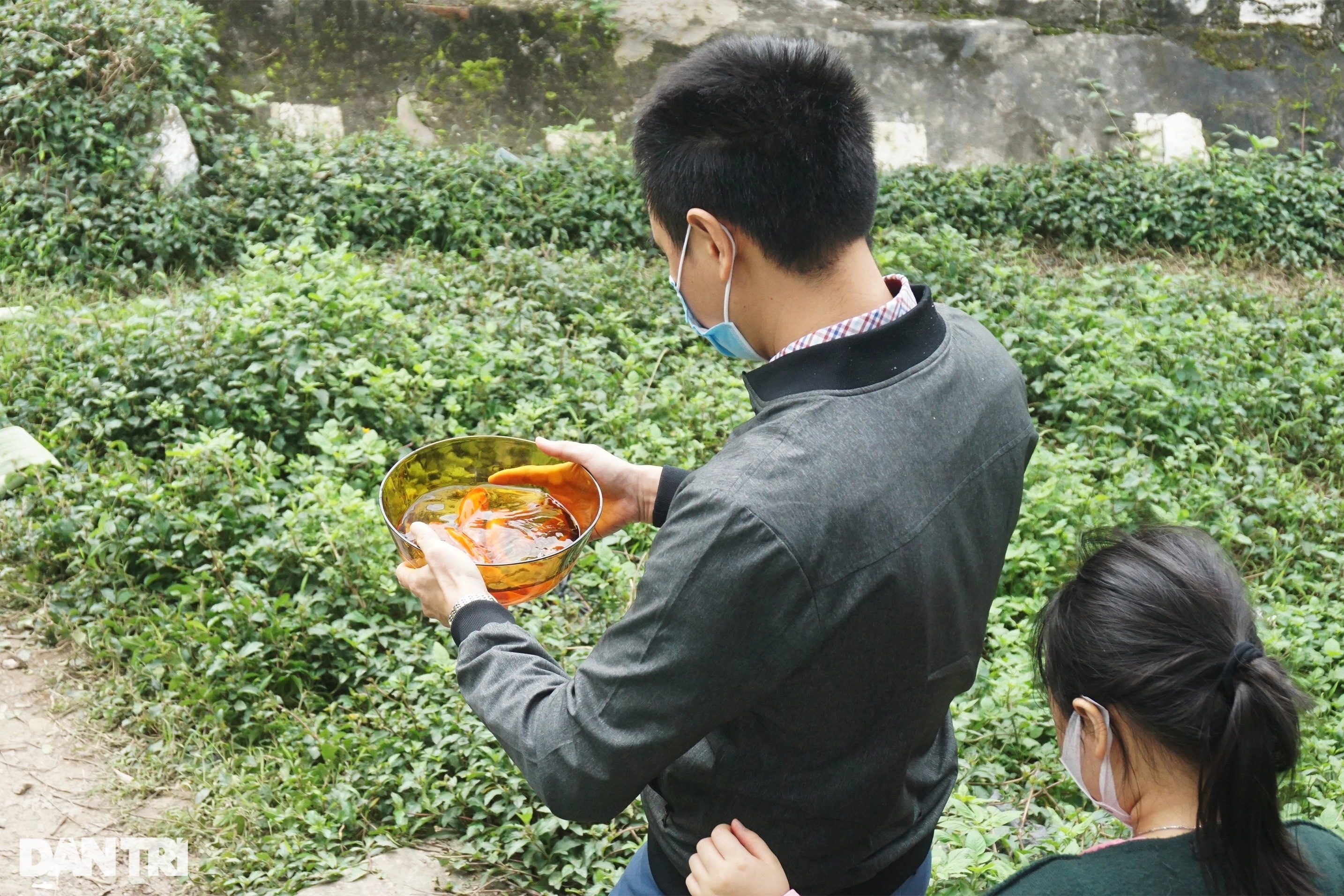 Phương tiện ông Táo chưa kịp về trời đã rơi vào lưới bát quái, kích điện - 2 Phương tiện ông Táo chưa kịp về trời đã rơi vào lưới bát quái, kích điện - 2