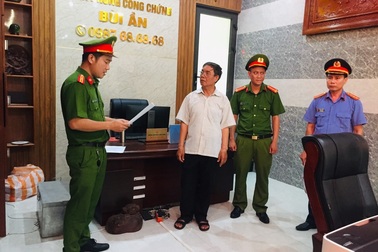 Bắt công chứng viên liên quan vụ làm giả sổ đỏ để lừa đảo