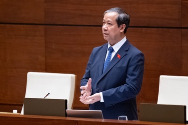 Bộ trưởng Giáo dục: Lương giáo viên chưa đủ sống dẫn đến dạy thêm