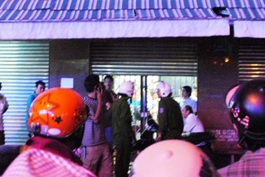 Đánh gục tên cướp xông vào tiệm vàng lớn nhất ở Cà Mau