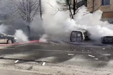 Cháy lớn tại trung tâm Donetsk sau trận pháo kích hôm 6/12