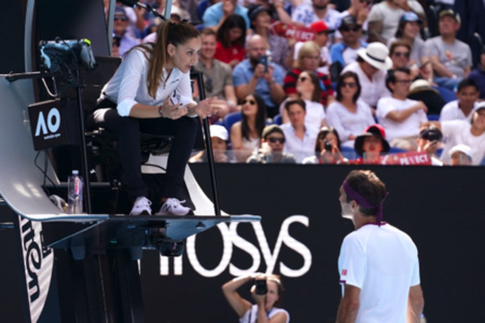 Nữ trọng tài xinh đẹp “cướp sóng” của Roger Federer - 2 Nữ trọng tài xinh đẹp “cướp sóng” của Roger Federer - 2