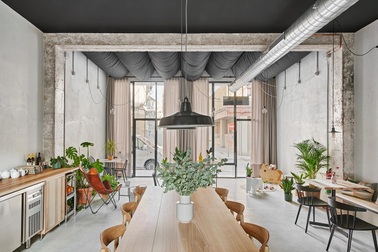 Tuyệt chiêu lấy sáng của quán cà phê cải tạo từ văn phòng cũ