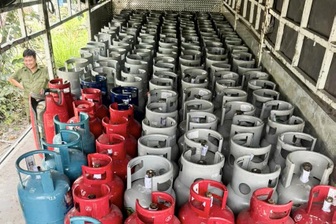 Phát hiện thêm hàng trăm bình gas không rõ nguồn gốc ở Tây Ninh