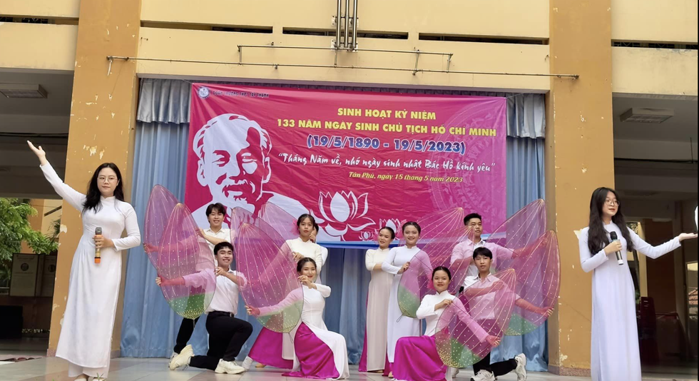 Những tiết chào cờ… không còn áp lực thi đua hay kết tội - 1 Những tiết chào cờ… không còn áp lực thi đua hay kết tội - 1