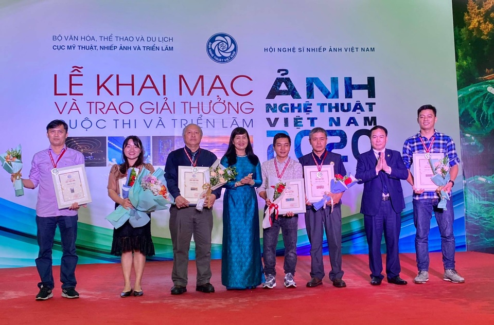 Phóng viên Dân trí đoạt 2 giải tại Cuộc thi Ảnh nghệ thuật Việt Nam 2020 - 1 Phóng viên Dân trí đoạt 2 giải tại Cuộc thi Ảnh nghệ thuật Việt Nam 2020 - 1