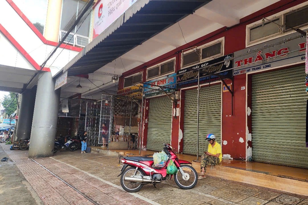 Hàng loạt ki ốt tại chợ trung tâm Buôn Ma Thuột bất ngờ đóng cửa - 2 Hàng loạt ki ốt tại chợ trung tâm Buôn Ma Thuột bất ngờ đóng cửa - 2