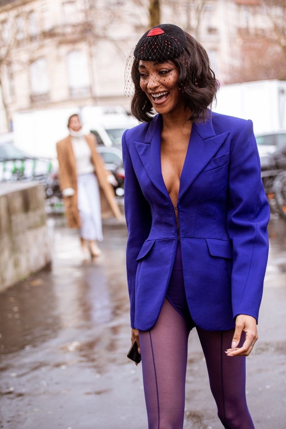 Siêu mẫu Jourdan Dunn diện áo lấp ló vòng một - 4 Siêu mẫu Jourdan Dunn diện áo lấp ló vòng một - 4