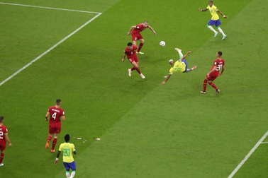 Richarlison tạo siêu phẩm "xe đạp chổng ngược", Brazil hạ gục Serbia