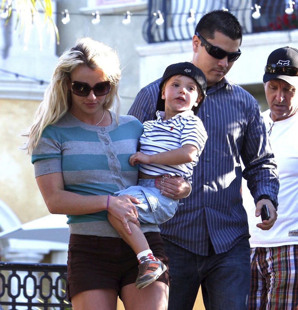 Britney Spears bị đầu độc bởi những loại thuốc cực mạnh - 1 Britney Spears bị đầu độc bởi những loại thuốc cực mạnh - 1