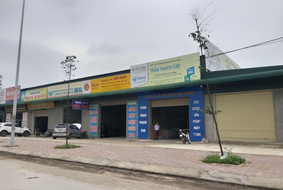 Nghệ An: Công ty vận tải xây hàng loạt ki-ốt không phép cho thuê - 5 Nghệ An: Công ty vận tải xây hàng loạt ki-ốt không phép cho thuê - 5