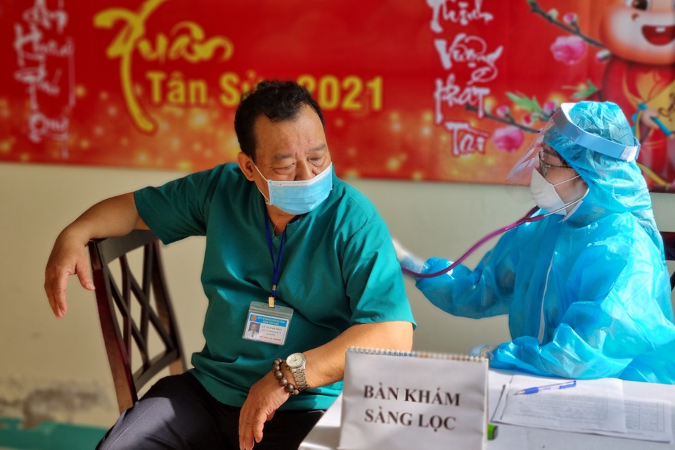 Đà Nẵng tiêm những mũi vắc xin Covid-19 đầu tiên - 3 Đà Nẵng tiêm những mũi vắc xin Covid-19 đầu tiên - 3
