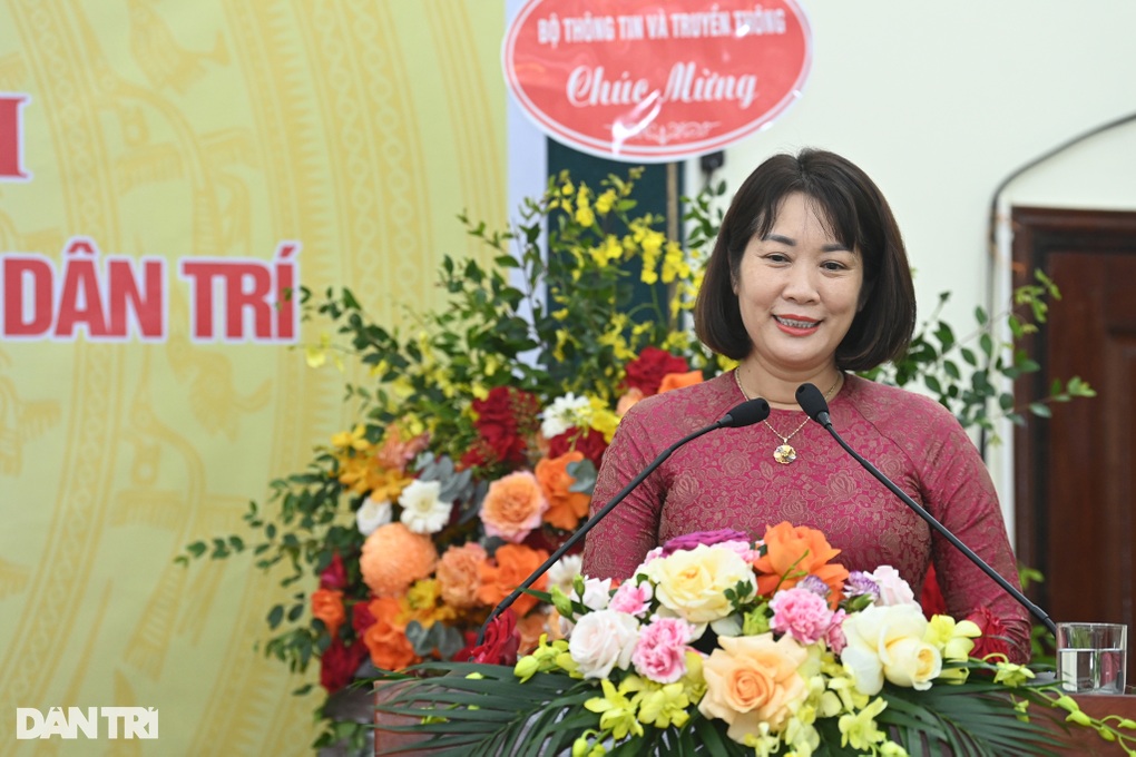 Đoàn kết, dám nghĩ dám làm để Dân trí gặt hái những thành công mới - 4 Đoàn kết, dám nghĩ dám làm để Dân trí gặt hái những thành công mới - 4