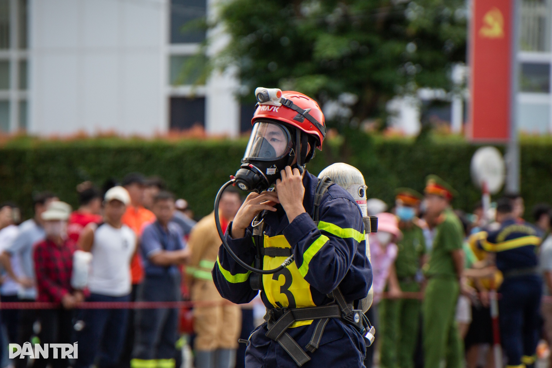 Nảy lửa ở hội thi thể thao nghiệp vụ cứu nạn, cứu hộ tại TPHCM - 4 Nảy lửa ở hội thi thể thao nghiệp vụ cứu nạn, cứu hộ tại TPHCM - 4