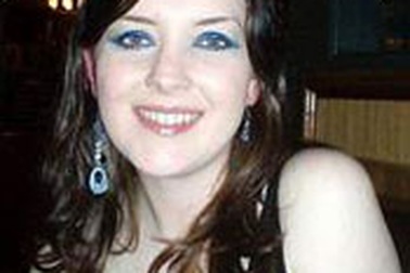 Một nữ sinh Anh nhảy cầu tự tử vì bị hãm hiếp 