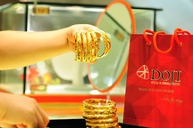 Vàng tiếp tục giảm giá