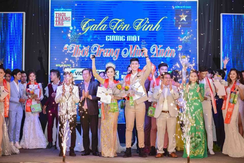 Anika Trinh Trinh đăng quang Hoa khôi Gương mặt Thời trang Mùa Xuân - 4 Anika Trinh Trinh đăng quang Hoa khôi Gương mặt Thời trang Mùa Xuân - 4