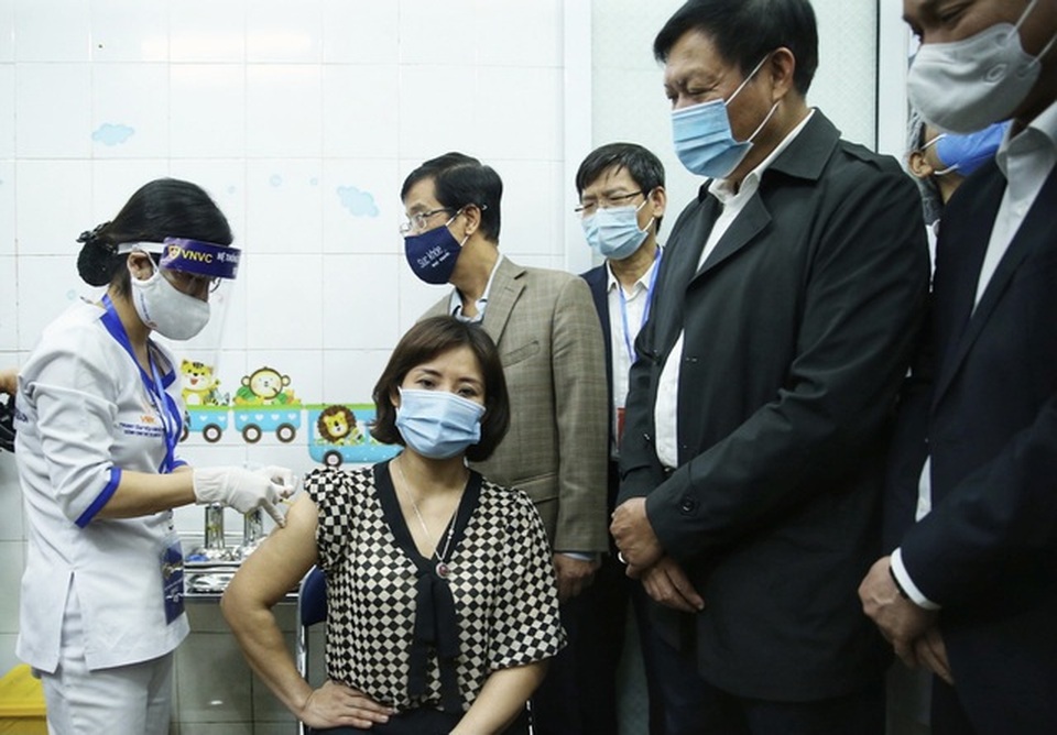 Hải Dương chia làm 2 đợt tiêm vắc xin Covid-19, bắt đầu từ hôm nay - 1 Hải Dương chia làm 2 đợt tiêm vắc xin Covid-19, bắt đầu từ hôm nay - 1