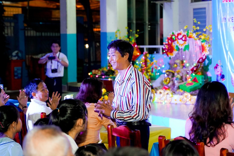 Nhựa Long Thành trao quà Tết cho các hộ nghèo - 1