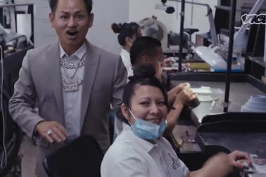 Đến thăm xưởng chế tác kim hoàn của Johnny Đặng