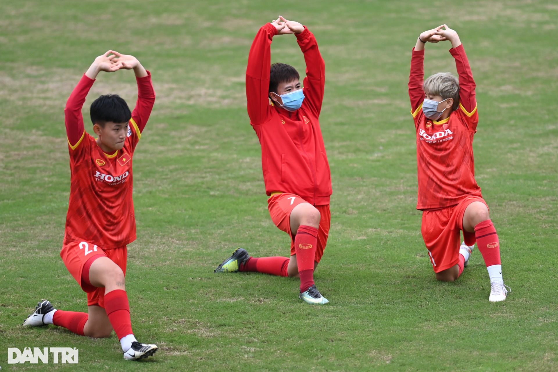 Trung vệ thép Chương Thị Kiều tập riêng ở buổi tập của tuyển nữ Việt Nam - 9