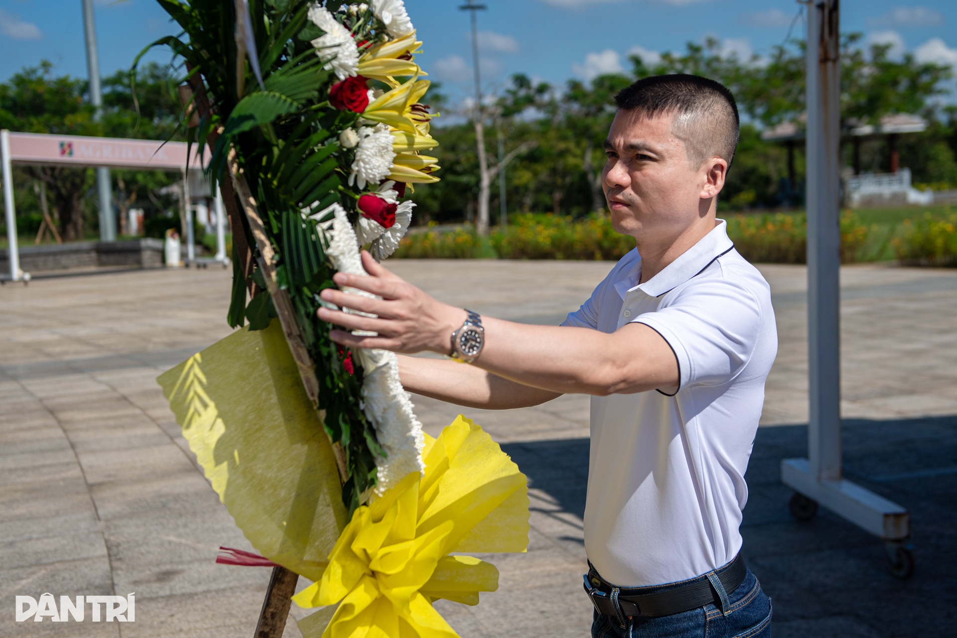 Khắc ghi công lao Mẹ Việt Nam Anh hùng và vị thuyền trưởng tàu không số - 4 Khắc ghi công lao Mẹ Việt Nam Anh hùng và vị thuyền trưởng tàu không số - 4
