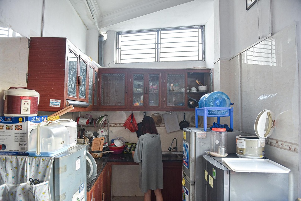 Sống thế nào trong phòng trọ “siêu nhỏ” 3m2 chỉ đủ duỗi chân ở Hà Nội? - 9 Sống thế nào trong phòng trọ “siêu nhỏ” 3m2 chỉ đủ duỗi chân ở Hà Nội? - 9