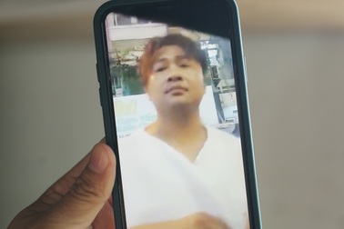 Công an làm việc với người đàn ông đập phá taxi ở TPHCM